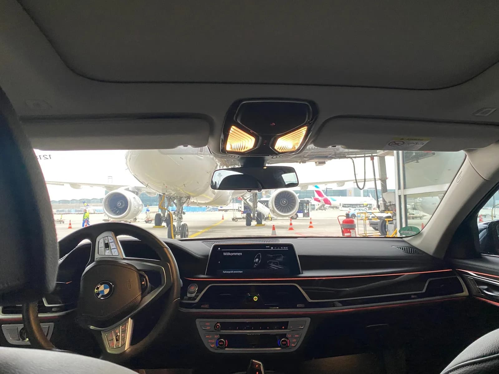 Blick aus dem Transferfahrzeug auf das Vorfeld beim Fraport VIP-Service