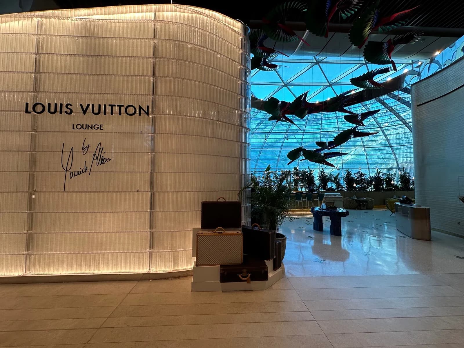 Eingang der Louis Vuitton Lounge am Flughafen Doha