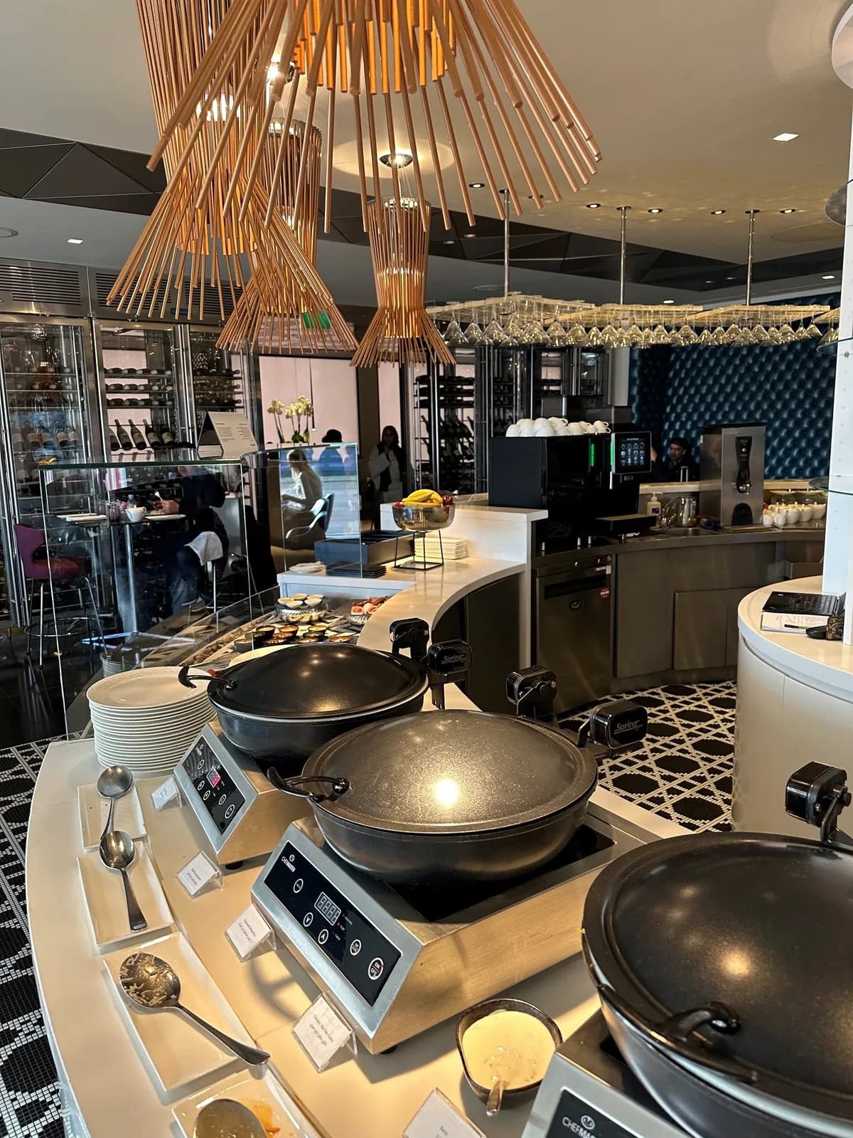 Live-Cooking-Bereich der Qatar Airways Lounge London Heathrow