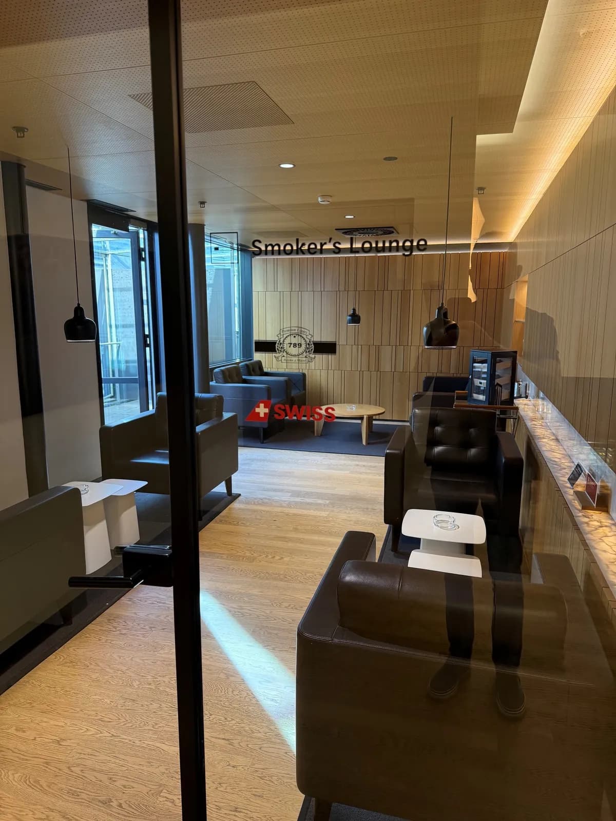 Zigarrenlounge im Dock A der SWISS First Class Lounge Zürich