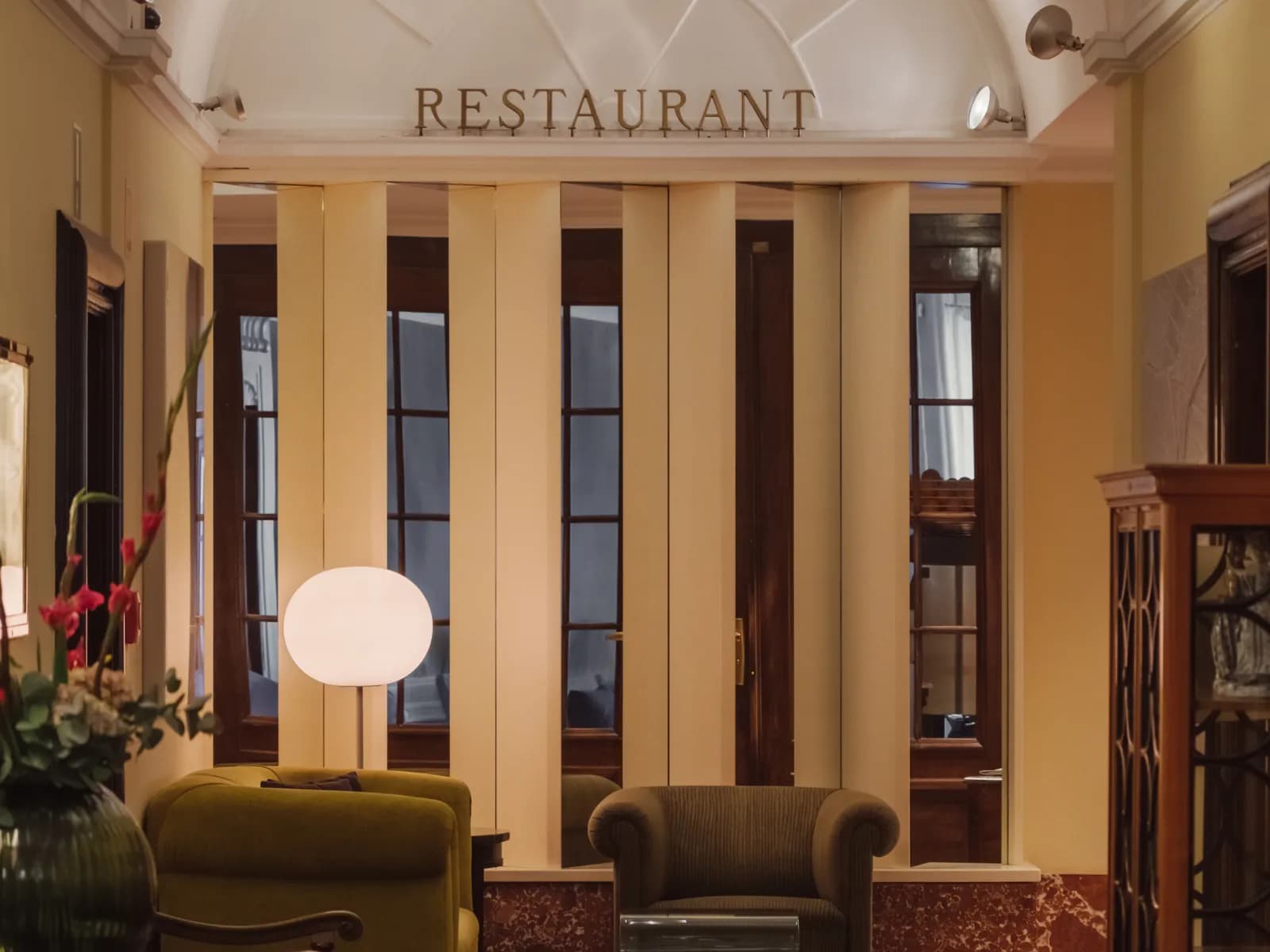 Parkhotel Laurin – Eingang zum Restaurant unter dem Gewölbe