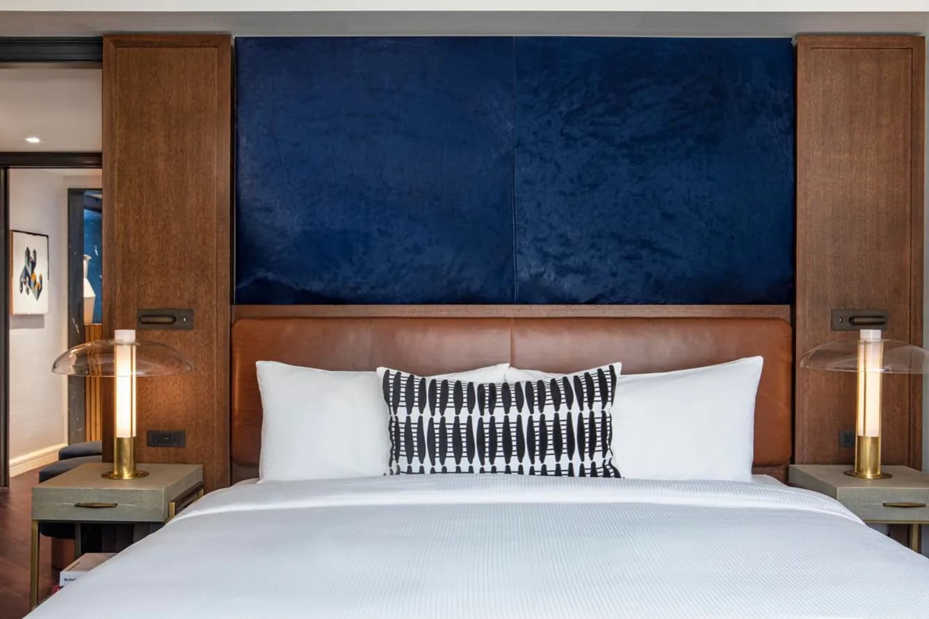 JW Marriott Essex House – Kingsize-Bett in einer Suite