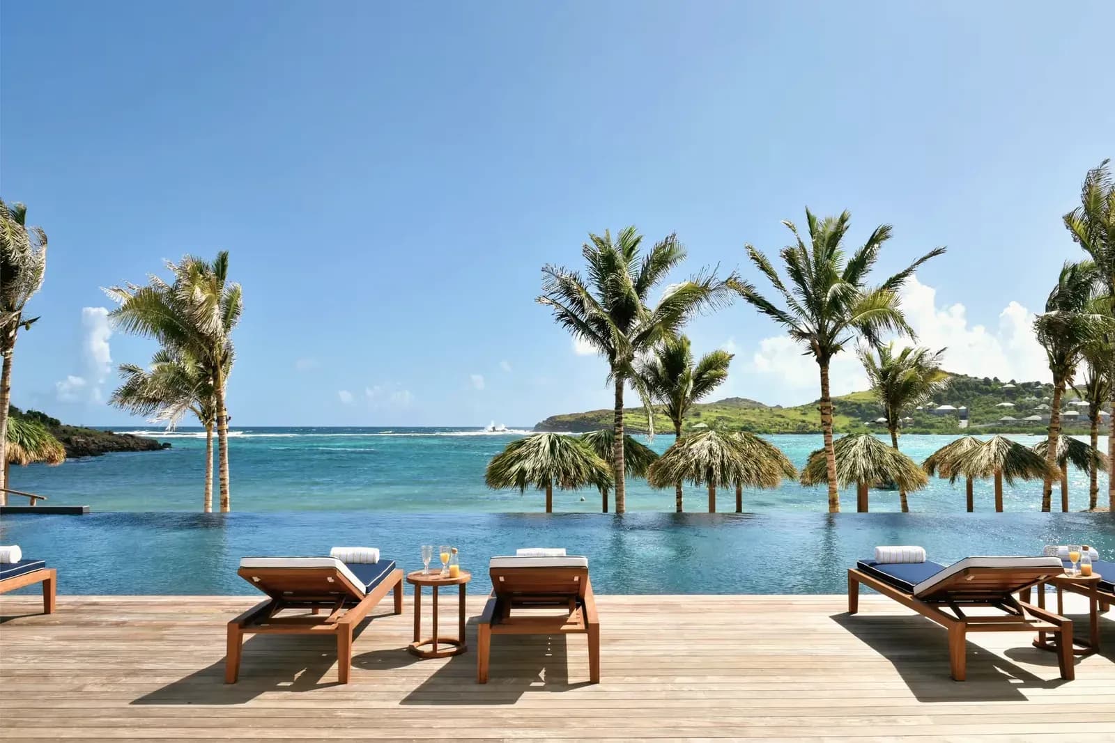 Rosewood Le Guanahani – Infinity-Pool mit Blick über die Lagune