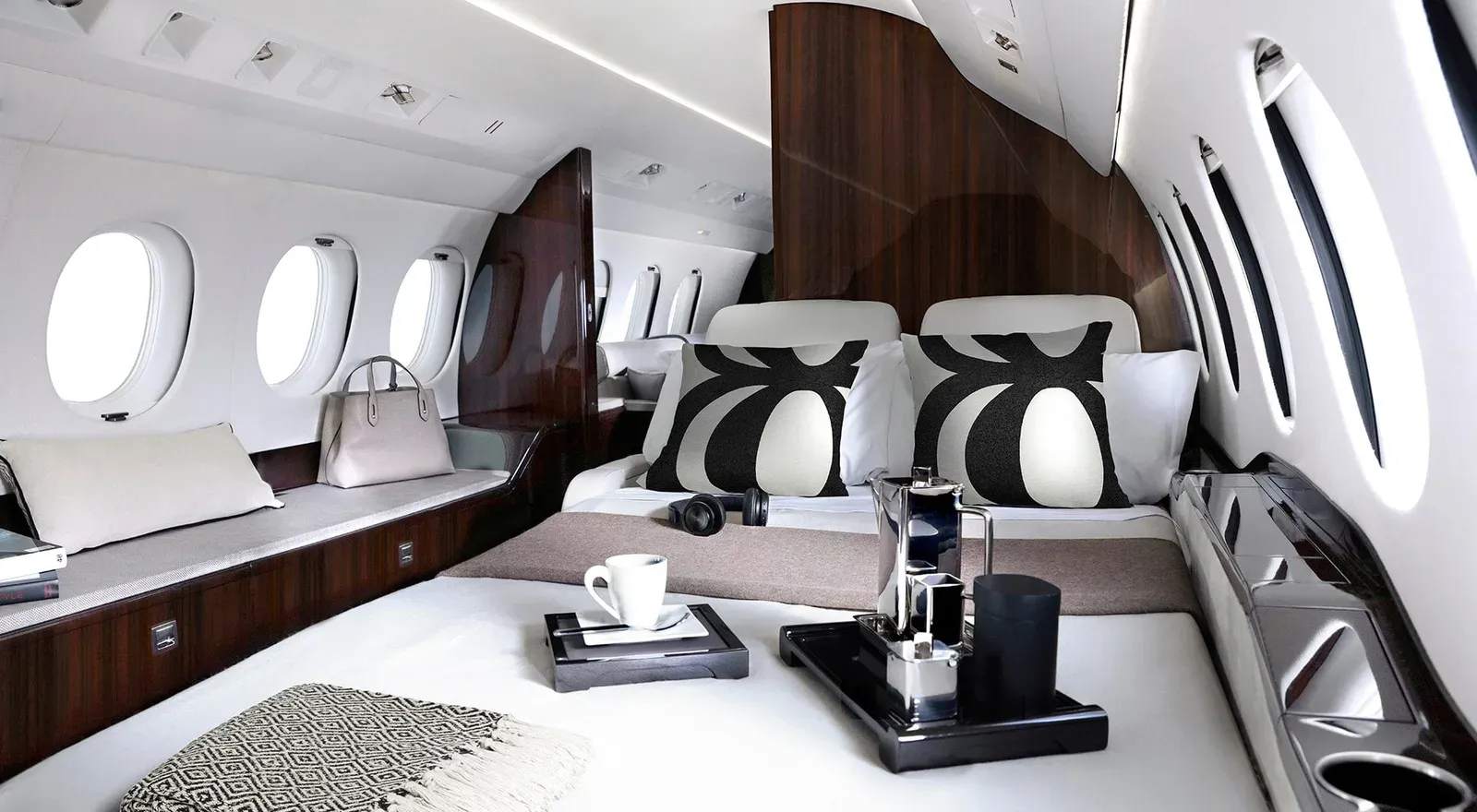 Schlafbereich in der Kabine der Falcon 8X